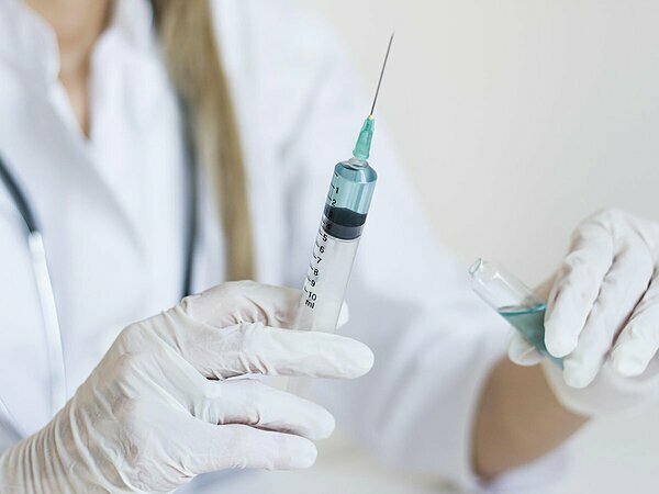 Vắc xin HPV có thể ngăn ngừa các bệnh ung thư gây ra do vi rút này. Ảnh: SHUTTERSTOCK