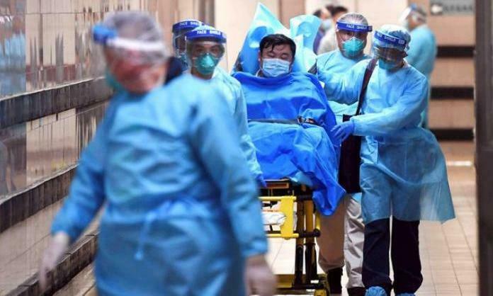 Một bệnh nhân viêm phổi cấp đang được điều trị tại Trung Quốc. Ảnh: Reuters.