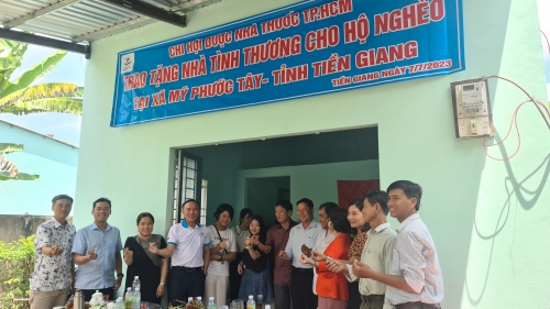 Chi Hội Dược Nhà Thuốc TP. Hồ Chí Minh trao tặng căn nhà tình thương cho hộ nghèo Tỉnh Tiền Giang
